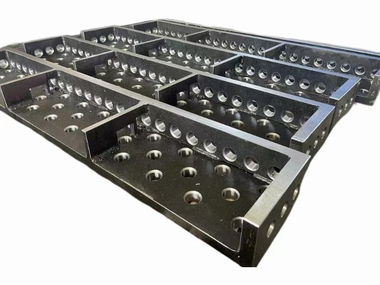 काय खरोखर सर्वोत्तम वेल्डिंग टेबल टॉप स्टील किंवा कास्ट लोह बनवते